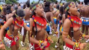 imgonline com ua twotoone Htep2Ww2HQkFSY4 320x180 1 Watch Zulu Girl Flaunting Her Boobs During Their Event (Watch Video)