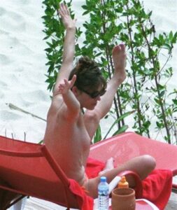 50+ Nude Photos Of "Elizabeth Hurley" You Need To See (Nude Photos) 19 elizabeth hurley21 768x910 1 253x300 1 50+ Nude Photos Of "Elizabeth Hurley" You Need To See (Nude Photos)