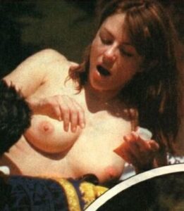 50+ Nude Photos Of "Elizabeth Hurley" You Need To See (Nude Photos) 32 elizabeth hurley5655 768x883 1 261x300 1 50+ Nude Photos Of "Elizabeth Hurley" You Need To See (Nude Photos)